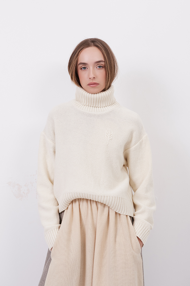 Светрик молочний короткий з вишивкою(СВ 66)